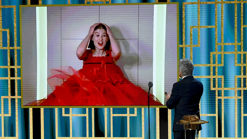 Реакция Розамунд Пайк на победу в категории «Лучшая актриса в комедии». Фото: Kevin Mazur/Getty Images для Hollywood Foreign Press Association