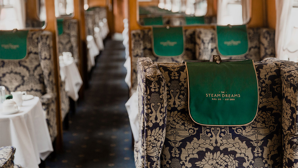 Pullman Style Dining. Фото: The Royal Windsor Steam Express